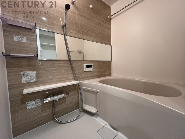 バス・シャワールーム　浴室乾燥・追い炊き機能付きで便利です♪