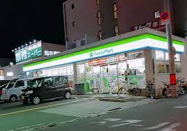 コンビニ　ファミリーマート 赤川三丁目店（コンビニ）まで566m