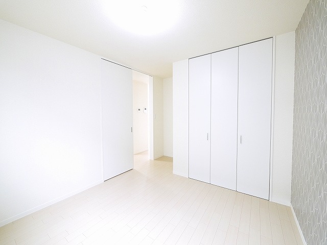 その他部屋・スペース　落ち着いた色調の洋室です
