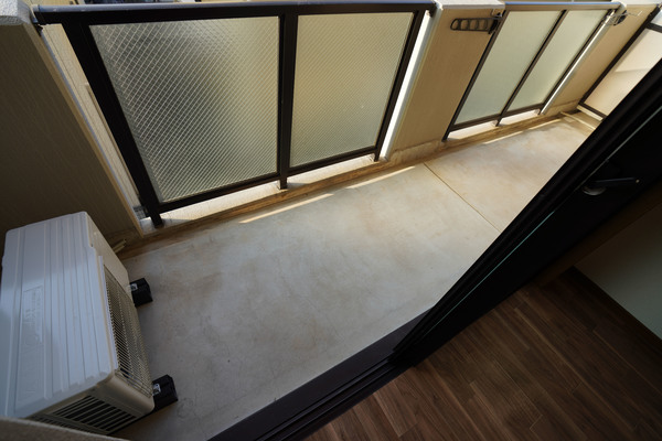 バルコニー　同じ建物の別なお部屋