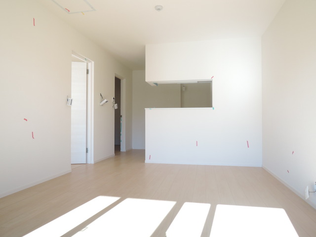 居室・リビング　★明るいフローリングの角部屋です★