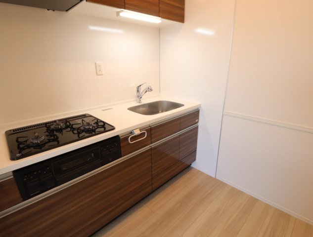 キッチン　※同タイプの部屋写真です