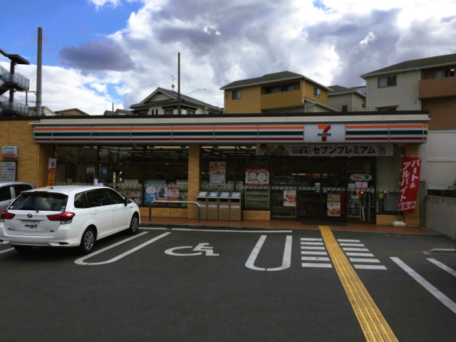 コンビニ　セブンイレブン吹田佐井寺4丁目店（コンビニ）まで181m