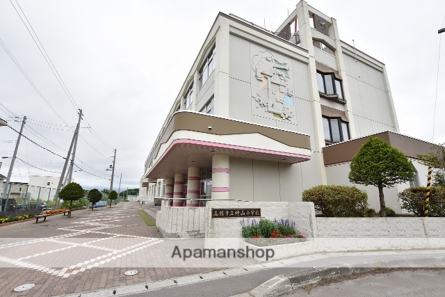 小学校　神山小学校（小学校）まで765m