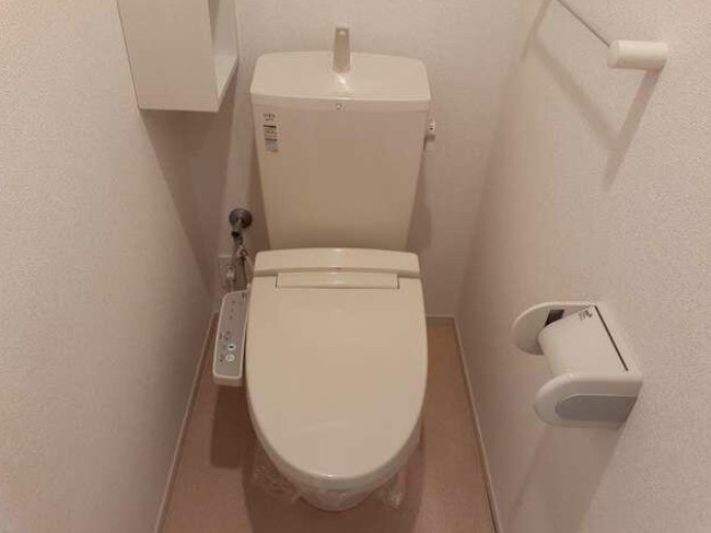 トイレ　嬉しい温水洗浄便座付き♪
