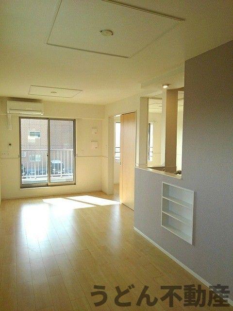 居室・リビング　うどん県のお部屋探しはうどん不動産へ うどんちゃんとLINE