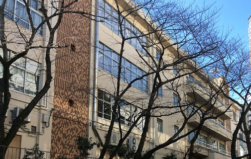 小学校　港区立南山小学校（小学校）まで461m