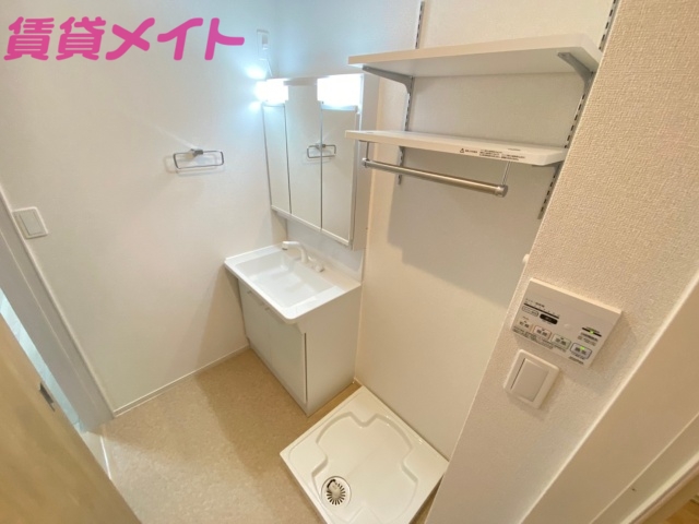 洗面設備　同型参考写真