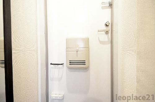 玄関　建築中の為　イメージになります。