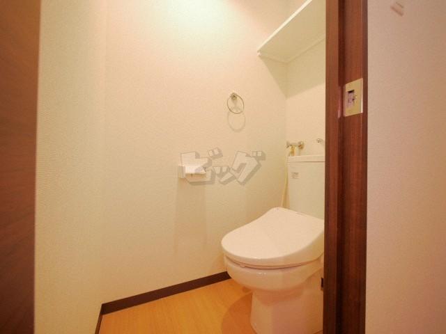 トイレ　嬉しいウォシュレット付きのトイレ！便座温かいですよ♪