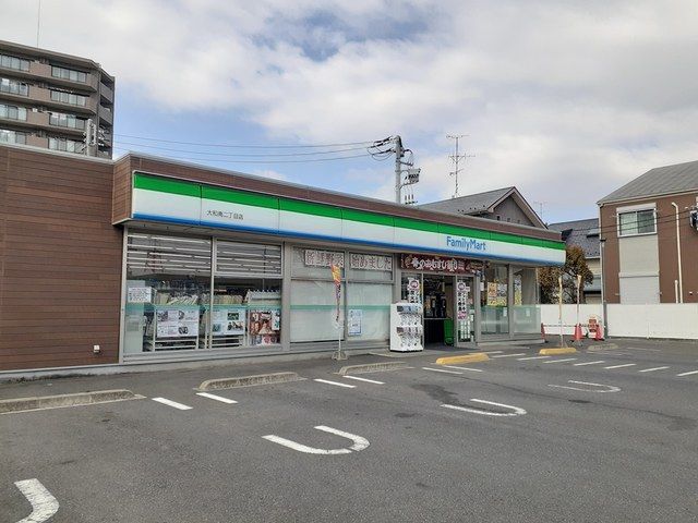 コンビニ　FamilyMart（コンビニ）まで345m