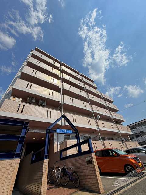 建物外観　便利な立地のファミリーマンションです♪