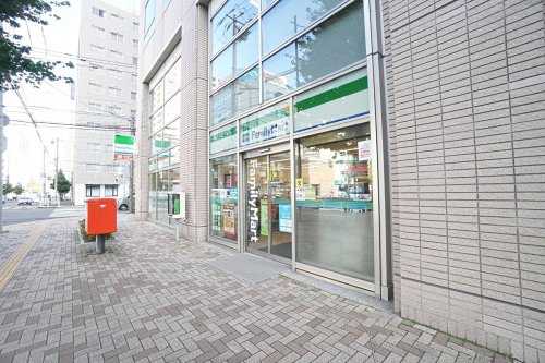 コンビニ　ファミリーマート 札幌北4条東1丁目店（コンビニ）まで541m