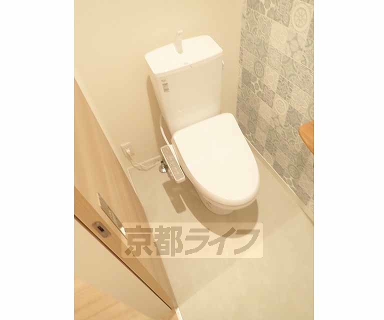 トイレ　ウォシュレットつきです。
