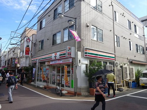 コンビニ　セブン－イレブン 学芸大学駅東店（コンビニ）まで830m