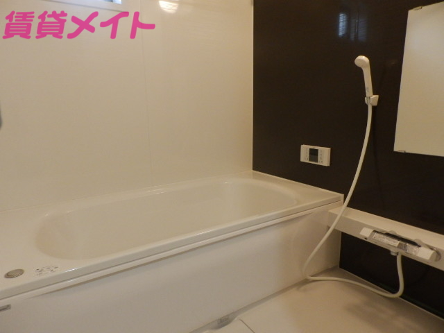 バス・シャワールーム　バス同一物件別部屋のお写真です