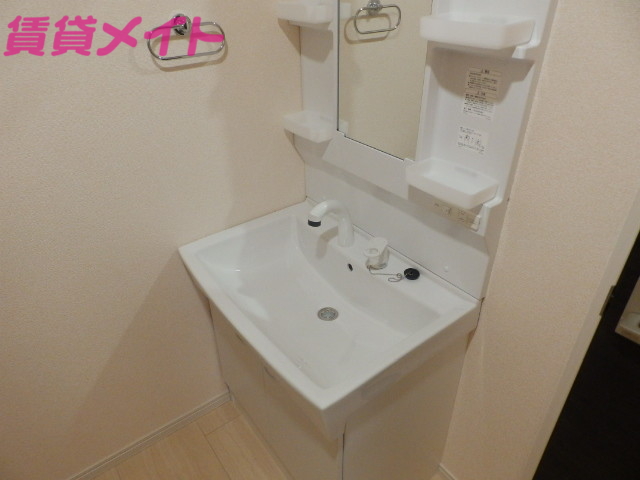 洗面設備　洗面所同一物件別部屋のお写真です