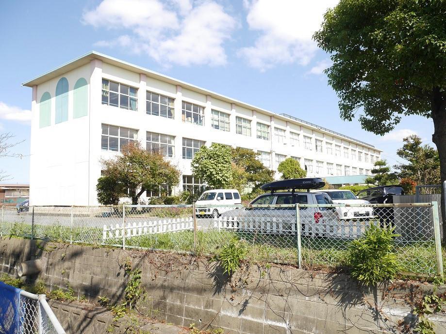 小学校　伊左座小学校（小学校）まで435m