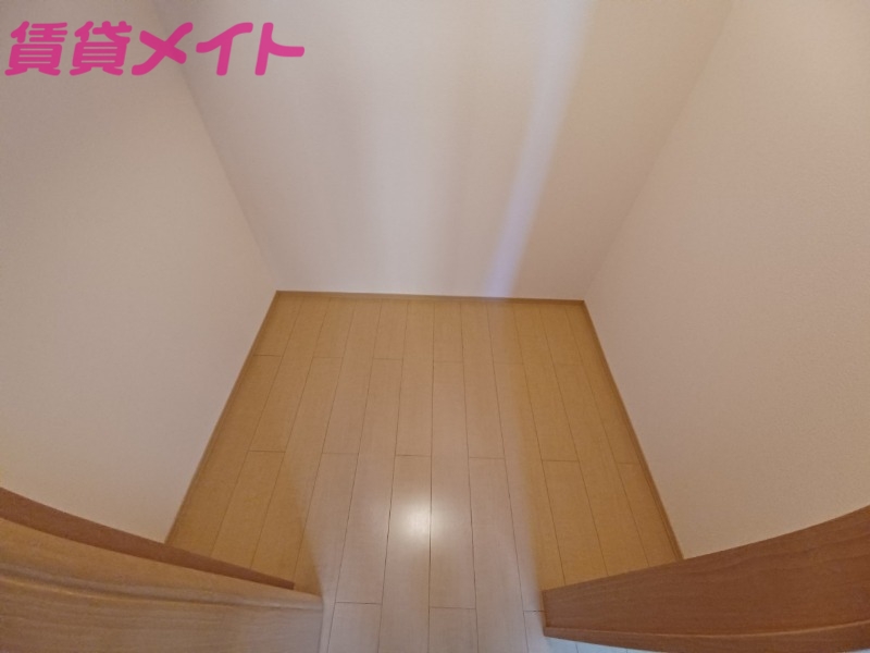 収納　同型参考写真