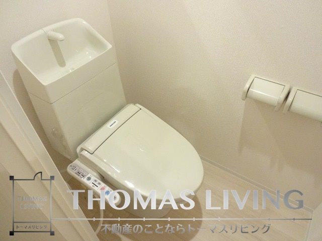 トイレ　嬉しいウォシュレット付きです。