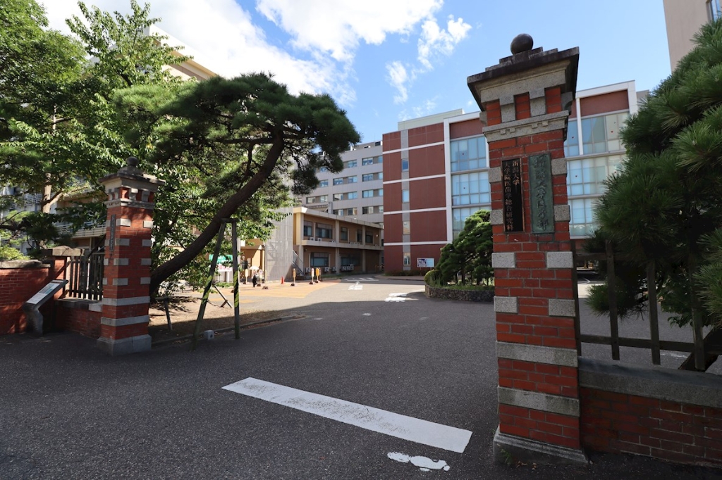 大学・短大　新潟大学旭キャンパス赤門（大学・短大）まで699m