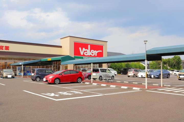 スーパー　バロー茜部本郷店（スーパー）まで188m