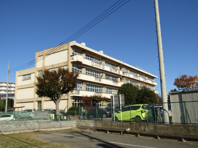 中学校　越谷市立富士中学校（中学校）まで1713m
