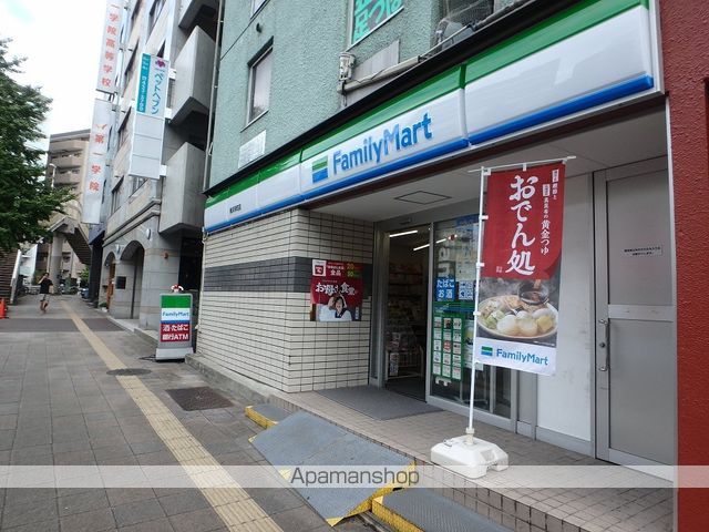 コンビニ　ファミリーマート（コンビニ）まで240m