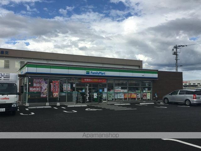 コンビニ　ファミリーマート（コンビニ）まで3334m