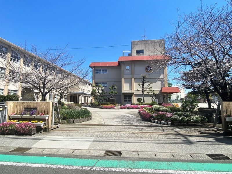 中学校　天保山中学校（中学校）まで560m