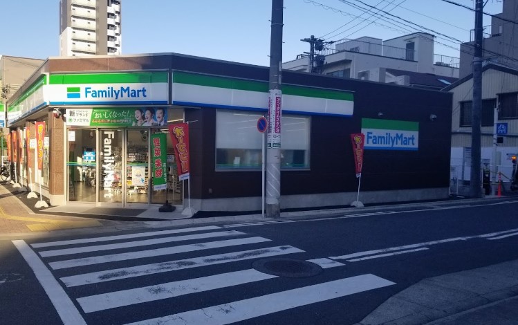 コンビニ　ファミリーマート 鳥居通店（コンビニ）まで111m