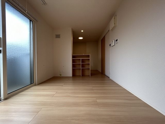 居室・リビング　LDK。奥側にキッチンがあります。