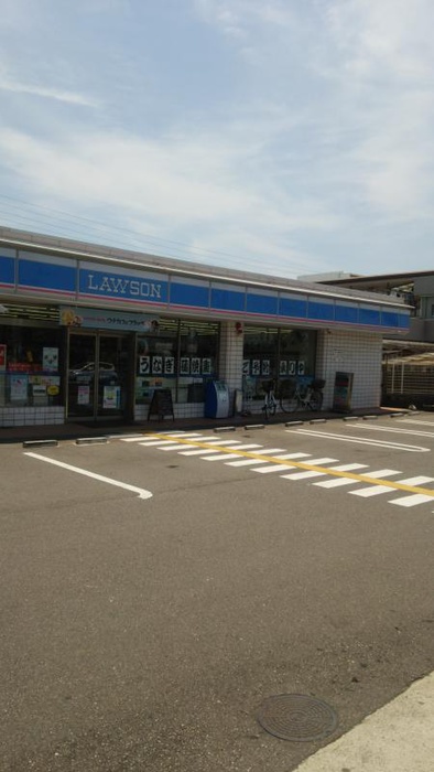 コンビニ　ローソン枝吉（コンビニ）まで700m