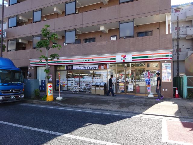 コンビニ　セブンイレブン（コンビニ）まで210m