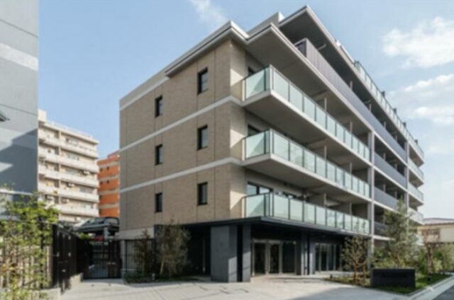建物外観　鉄筋コンクリート造のがっちりとした建物。
