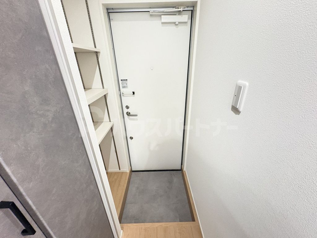KT松戸六実の玄関写真