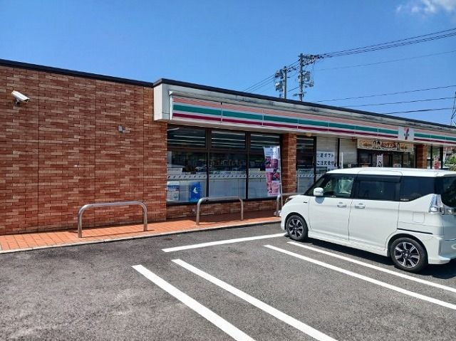 コンビニ　セブンイレブン（コンビニ）まで300m