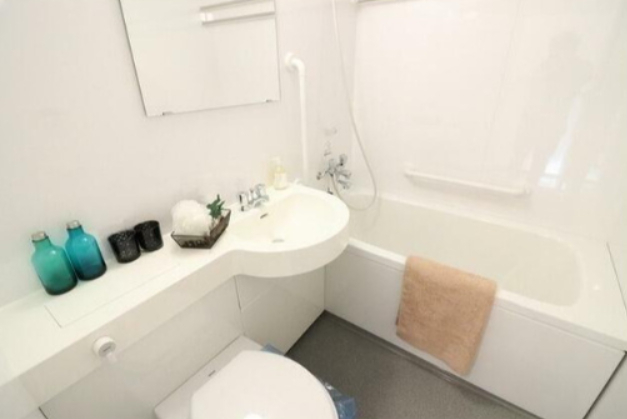 バス・シャワールーム　同タイプ別部屋（モデル家具設置時）