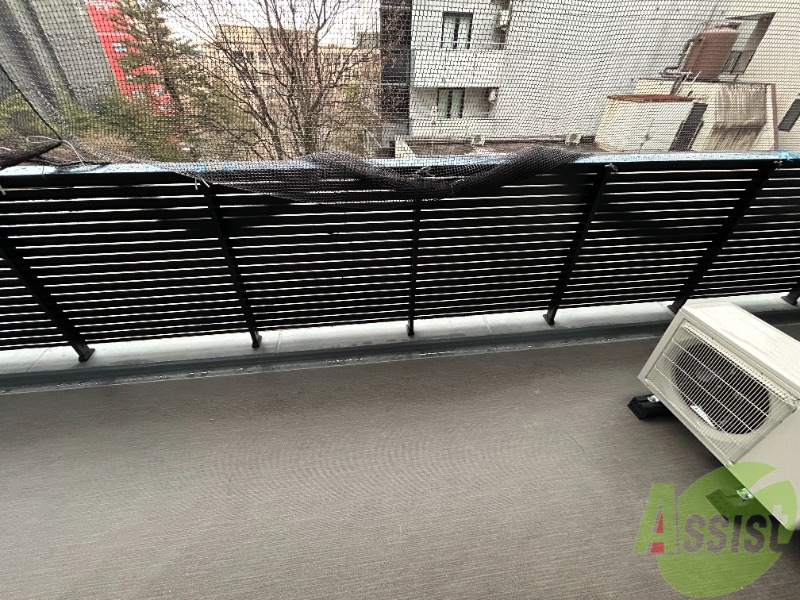 バルコニー　バルコニーは広々としており、洗濯物を干せそうですね。