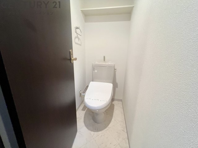 トイレ　温水洗浄便座付きのトイレです♪