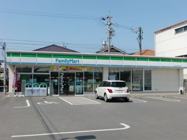コンビニ　ファミリーマート（コンビニ）まで1200m