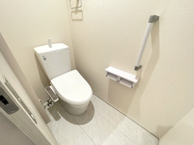 トイレ　※同タイプ・別室の写真になります。