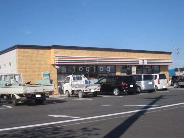 コンビニ　セブンイレブン岩見沢4条通店（コンビニ）まで437m