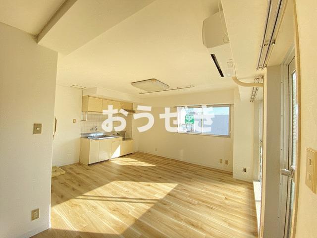 居室・リビング　別のお部屋の写真です。