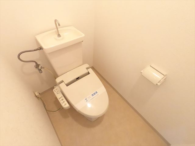 トイレ　ウォシュレット付き