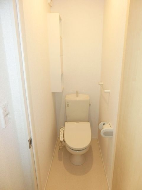 トイレ　洗浄機能付きです。