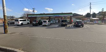 コンビニ　ファミリーマート半田亀崎店（コンビニ）まで885m