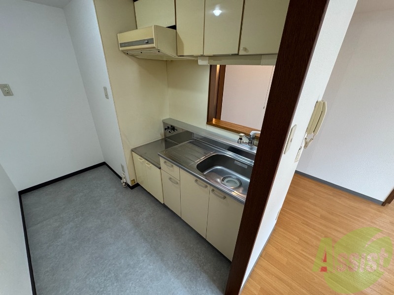 キッチン　キッチンです。ご自身でコンロを設置していただけます。