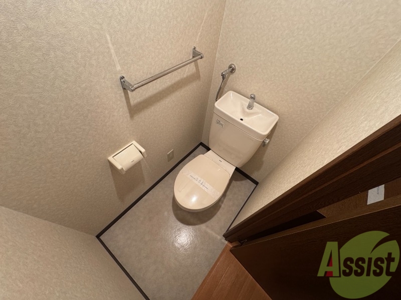 トイレ　こちらはトイレです。清潔感があり、安心して使用できます。