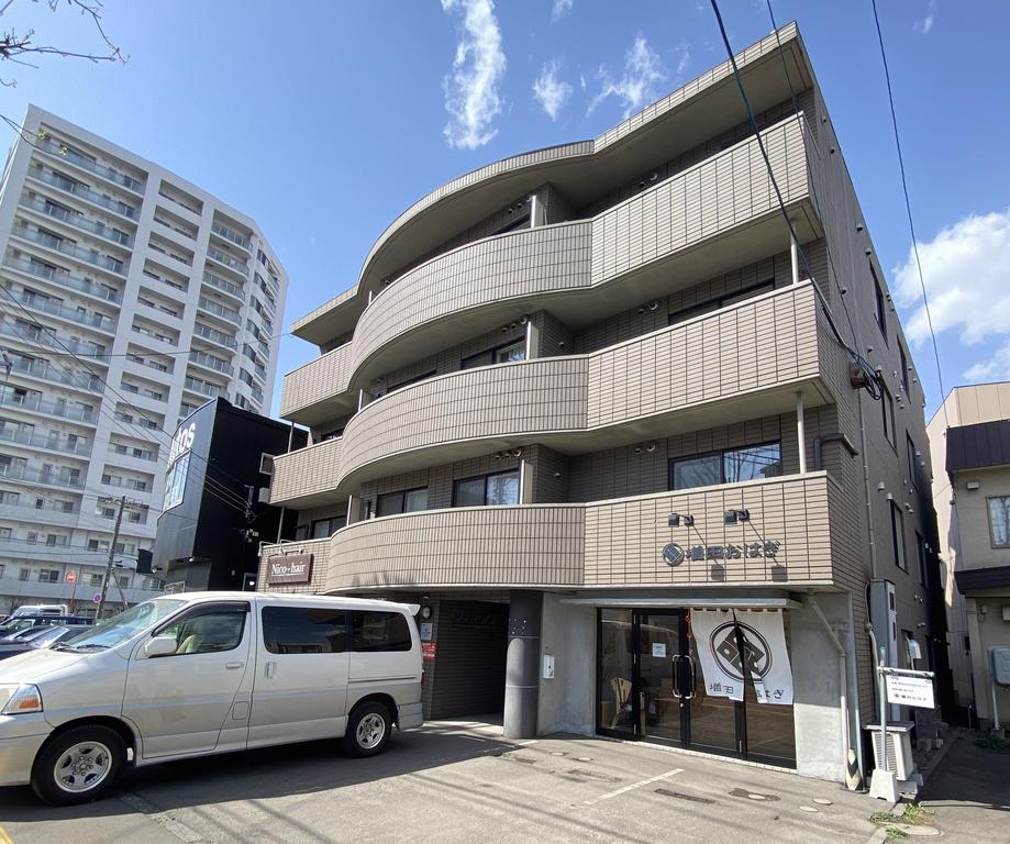 建物外観　☆物件名【ＬＥ・ＥＳＴＩＩＩ】とお伝え下さい！